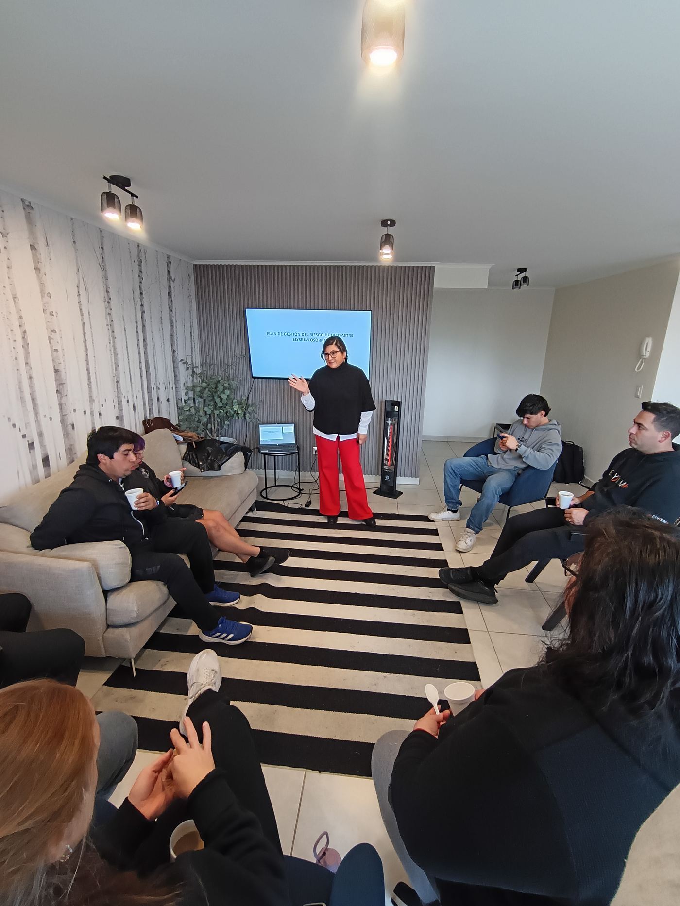 Charla de prevención y gestión de riesgo de desastre en condominio